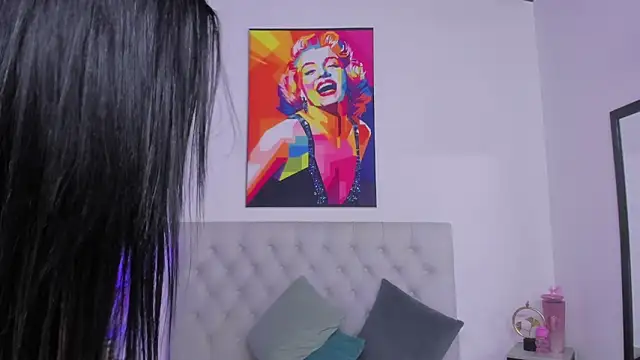 Snapshot of KristalFoxx chatting on 09-14-25, 02:00 KristalFoxx online show from 09-14-25, 02:00