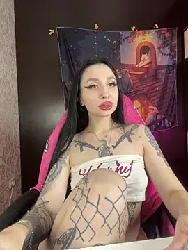 Snapshot of Molly__Moon chatting on 01-07-26, 06:38 Molly Moon online show from 01-07-26, 06:38