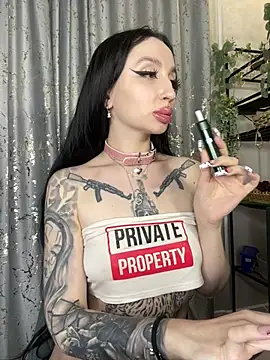 Snapshot of Molly__Moon chatting on 02-03-26, 06:22 Molly Moon online show from 02-03-26, 06:22