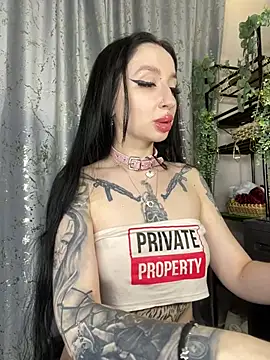 Snapshot of Molly__Moon chatting on 02-04-26, 02:28 Molly Moon online show from 02-04-26, 02:28