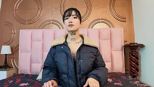 emmily keller19 online show from 09-19-25, 01:23