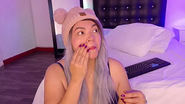 Snapshot of Cuckold_lover69 chatting on 12-18-25, 01:50 Cuckold lover69 online show from 12-18-25, 01:50