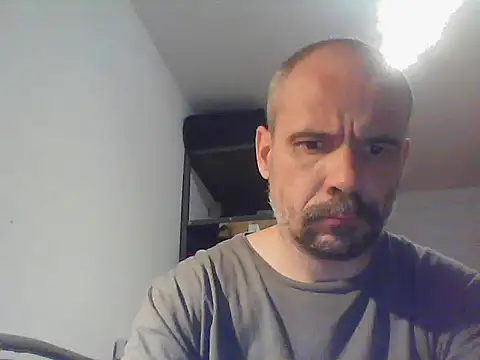 Snapshot of Franc113 chatting on 12-17-25, 04:24 Franc113 online show from 12-17-25, 04:24