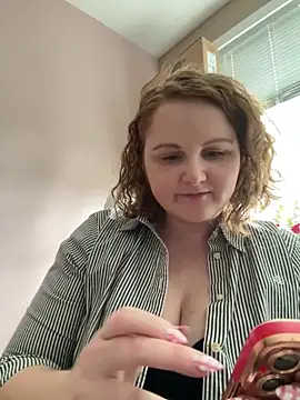 Snapshot of GingerSnap33 chatting on 06-16-26, 12:02 GingerSnap33 online show from 06-16-26, 12:02