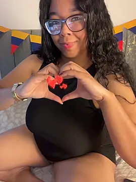 Snapshot of XMara chatting on 06-19-26, 02:10 XMara online show from 06-19-26, 02:10