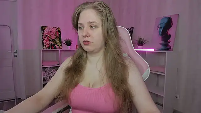 Snapshot of Megan_Violer chatting on 05-07-26, 05:18 Megan Violer online show from 05-07-26, 05:18