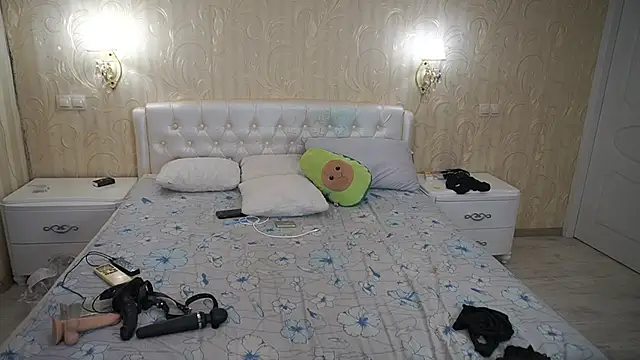 LunaaMayy online show from 04-21-26, 02:51