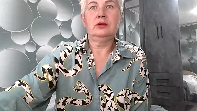 NicoleOlla online show from 10-05-25, 04:11