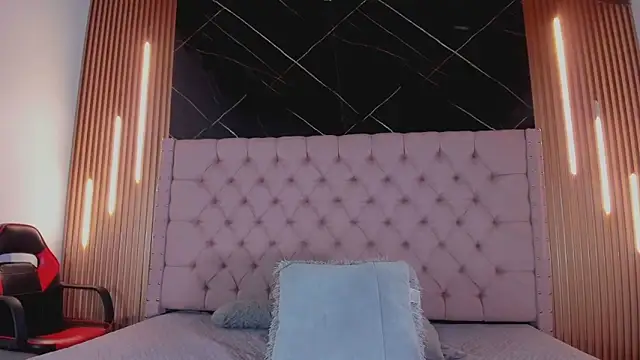 Snapshot of AinaPink chatting on 09-18-25, 10:28 AinaPink online show from 09-18-25, 10:28