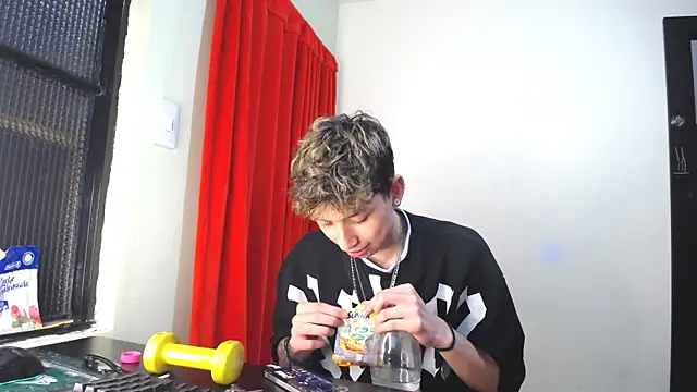  Thomas hot  online show from 02-08-25, 08:42