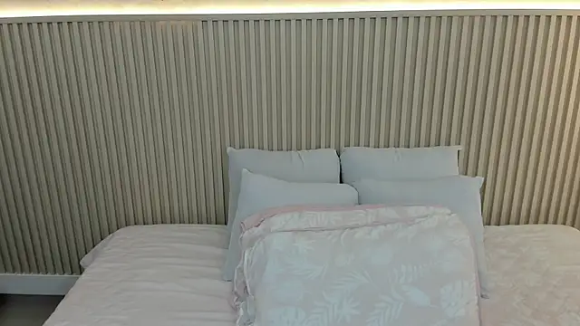 Snapshot of charlottebrowns_ chatting on 05-21-26, 12:12 charlottebrowns online show from 05-21-26, 12:12