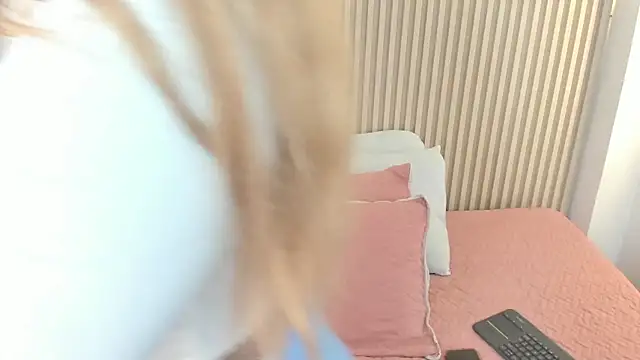 Snapshot of charlottebrowns_ chatting on 06-07-26, 02:59 charlottebrowns online show from 06-07-26, 02:59