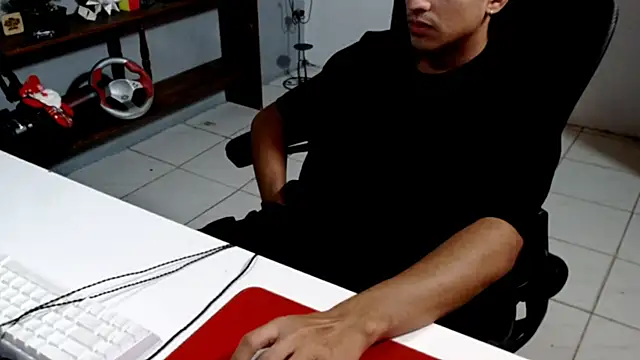 Snapshot of Thieves9 chatting on 12-18-25, 04:18 Thieves9 online show from 12-18-25, 04:18