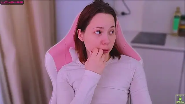 Snapshot of Airyhill chatting on 03-04-26, 01:39 Airyhill online show from 03-04-26, 01:39