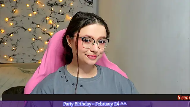 Snapshot of me__hanna chatting on 02-23-25, 09:05 me hanna online show from 02-23-25, 09:05