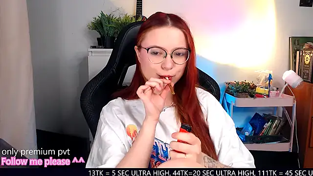 Snapshot of me__hanna chatting on 10-02-25, 10:28 me hanna online show from 10-02-25, 10:28