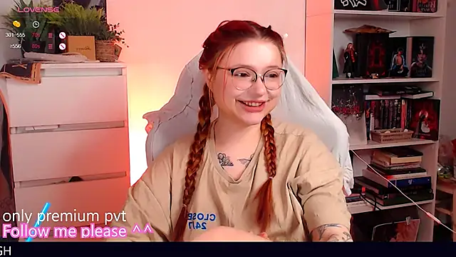 Snapshot of me__hanna chatting on 11-14-25, 10:29 me hanna online show from 11-14-25, 10:29