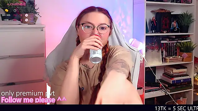 Snapshot of me__hanna chatting on 11-15-25, 10:15 me hanna online show from 11-15-25, 10:15