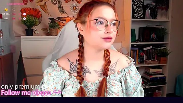 Snapshot of me__hanna chatting on 11-28-25, 01:08 me hanna online show from 11-28-25, 01:08