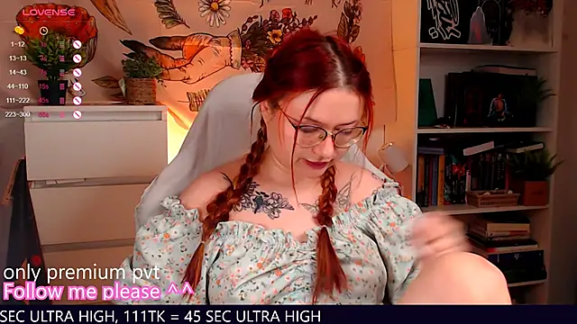 Snapshot of me__hanna chatting on 11-29-25, 01:52 me hanna online show from 11-29-25, 01:52