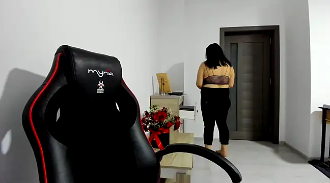 amiraisa11 online show from 02-03-25, 01:52