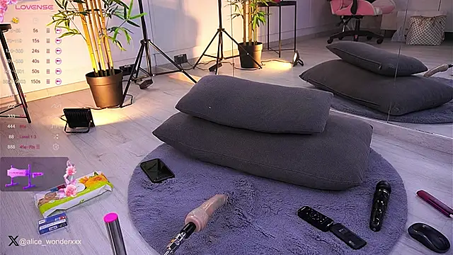 Snapshot of VanessaSimon chatting on 01-11-25, 09:26 VanessaSimon online show from 01-11-25, 09:26