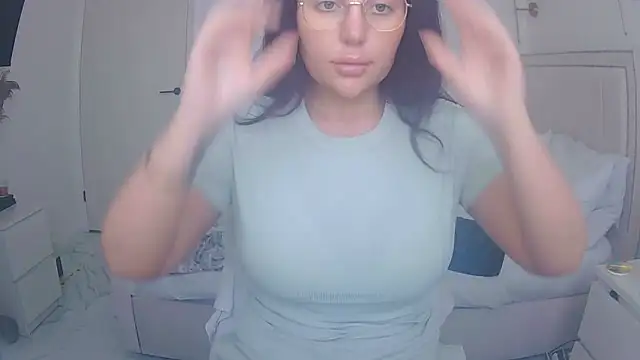 Snapshot of magical_mia chatting on 04-27-26, 10:13 magical mia online show from 04-27-26, 10:13