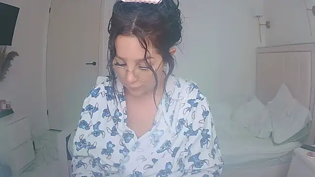 Snapshot of magical_mia chatting on 05-05-26, 10:23 magical mia online show from 05-05-26, 10:23