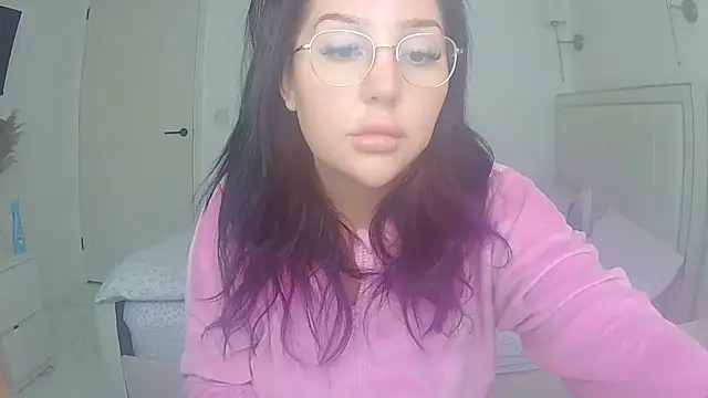 Snapshot of magical_mia chatting on 05-20-26, 07:36 magical mia online show from 05-20-26, 07:36
