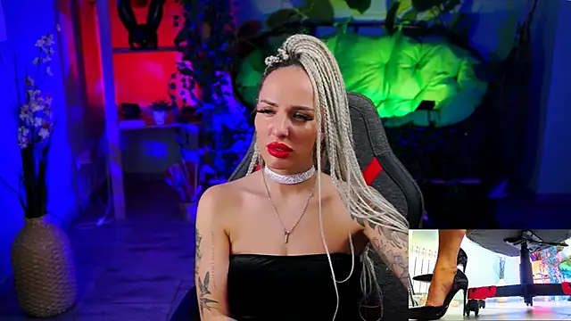 Snapshot of MonicaMaxwel chatting on 01-22-25, 04:44 MonicaMaxwel online show from 01-22-25, 04:44