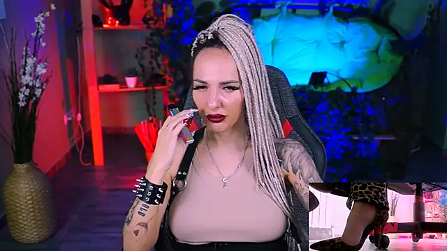 Snapshot of MonicaMaxwel chatting on 02-04-25, 05:23 MonicaMaxwel online show from 02-04-25, 05:23