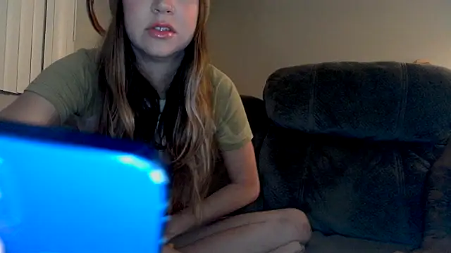 Snapshot of molly_witha_chance chatting on 11-29-25, 07:33 molly witha chance online show from 11-29-25, 07:33