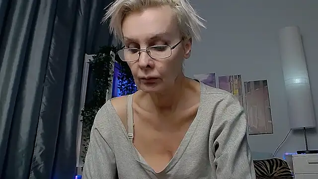 HelgaHimmell online show from 01-21-25, 03:26