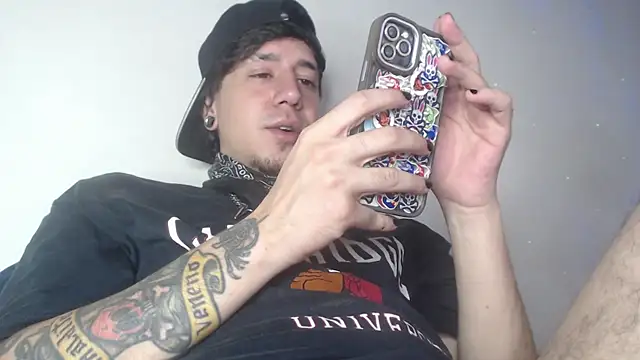 Snapshot of AndyBetti chatting on 01-14-26, 05:02 AndyBetti online show from 01-14-26, 05:02