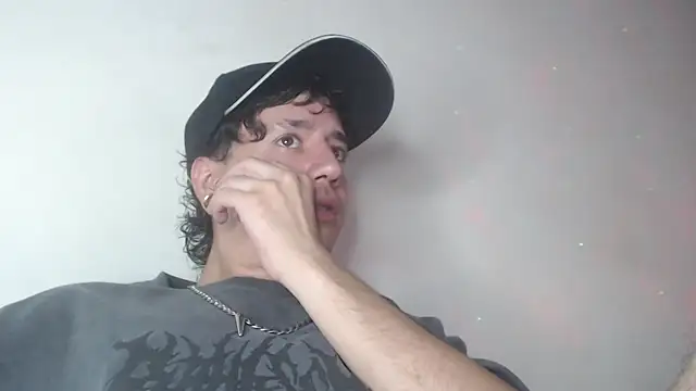 Snapshot of AndyBetti chatting on 01-15-26, 01:21 AndyBetti online show from 01-15-26, 01:21