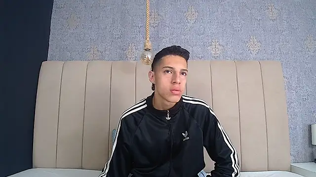 Snapshot of thiago19s chatting on 12-06-24, 07:45 thiago19s online show from 12-06-24, 07:45