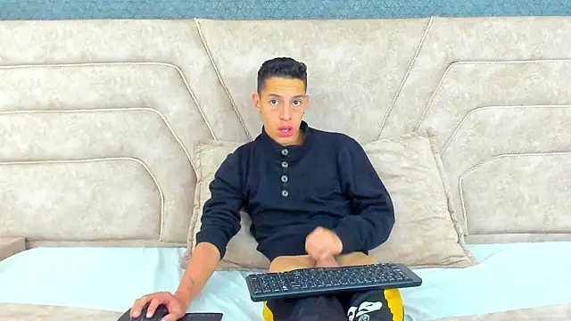 Snapshot of thiago19s chatting on 01-12-25, 12:28 thiago19s online show from 01-12-25, 12:28