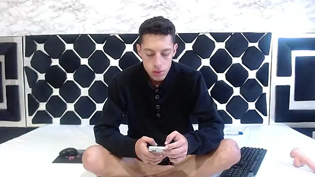 Snapshot of thiago19s chatting on 01-14-25, 06:28 thiago19s online show from 01-14-25, 06:28