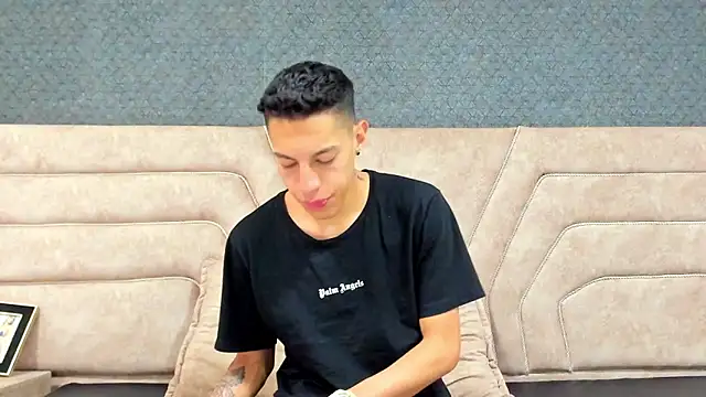 Snapshot of thiago19s chatting on 01-23-25, 07:29 thiago19s online show from 01-23-25, 07:29