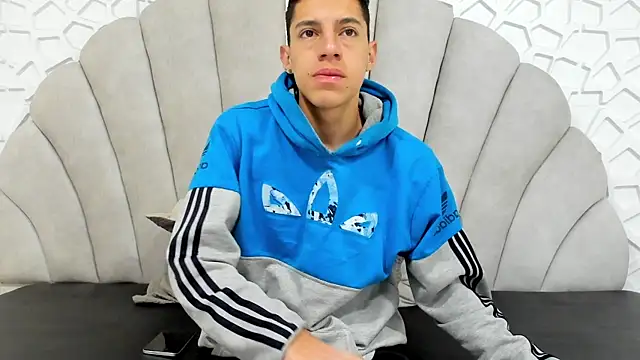 Snapshot of thiago19s chatting on 02-06-25, 12:59 thiago19s online show from 02-06-25, 12:59