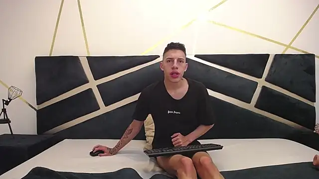 Snapshot of thiago19s chatting on 02-08-25, 03:31 thiago19s online show from 02-08-25, 03:31