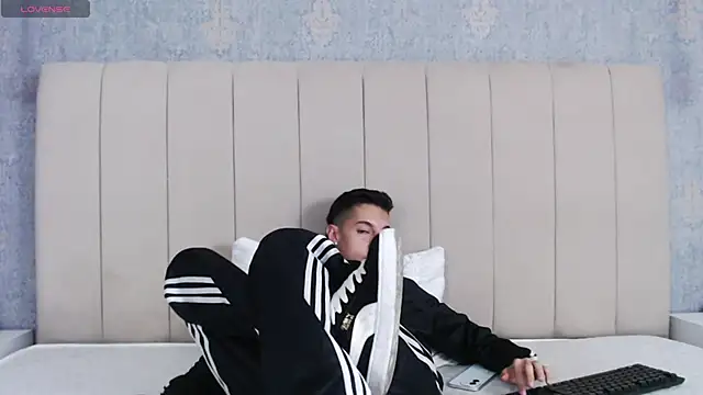 Snapshot of thiago19s chatting on 02-11-25, 07:16 thiago19s online show from 02-11-25, 07:16