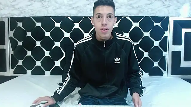 Snapshot of thiago19s chatting on 02-12-25, 09:33 thiago19s online show from 02-12-25, 09:33