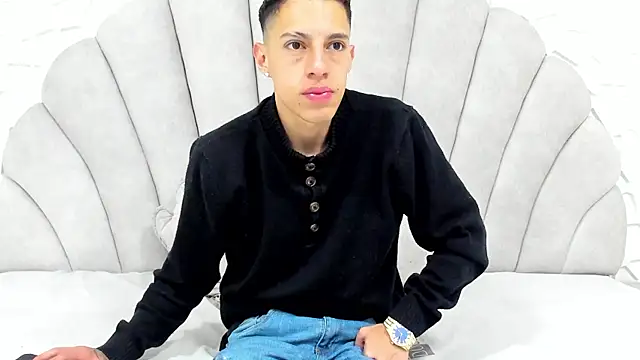 Snapshot of thiago19s chatting on 03-15-25, 12:24 thiago19s online show from 03-15-25, 12:24