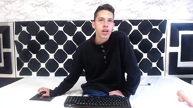 Snapshot of thiago19s chatting on 01-05-26, 05:27 thiago19s online show from 01-05-26, 05:27