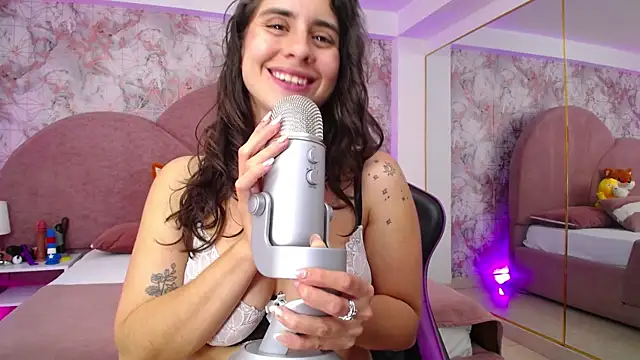 Snapshot of LexaDeRusso chatting on 03-08-25, 12:00 LexaDeRusso online show from 03-08-25, 12:00