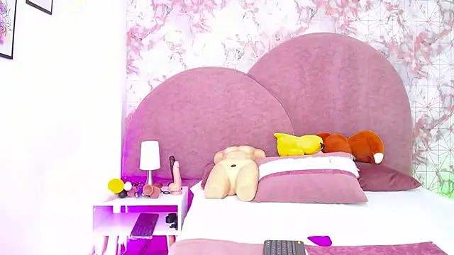 Snapshot of LexaDeRusso chatting on 03-17-25, 07:48 LexaDeRusso online show from 03-17-25, 07:48