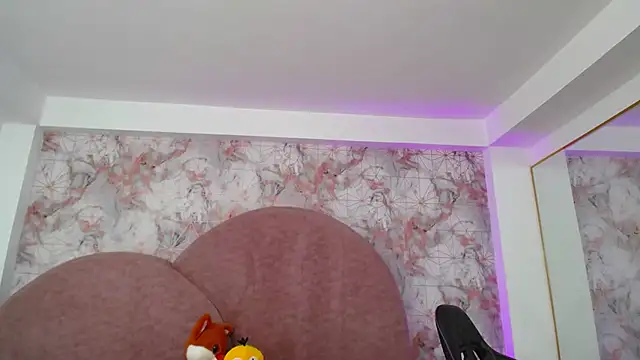 Snapshot of LexaDeRusso chatting on 03-19-25, 07:49 LexaDeRusso online show from 03-19-25, 07:49