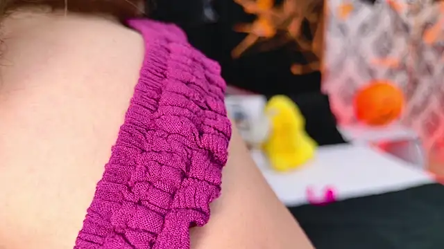 Snapshot of LexaDeRusso chatting on 10-18-25, 07:47 LexaDeRusso online show from 10-18-25, 07:47