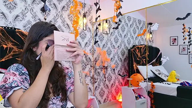 Snapshot of LexaDeRusso chatting on 10-24-25, 07:43 LexaDeRusso online show from 10-24-25, 07:43